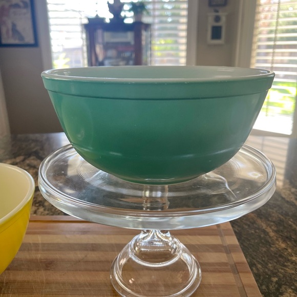 Vintage Pyrex Primary Color Mixing Bowl Set - Picture 7 of 10